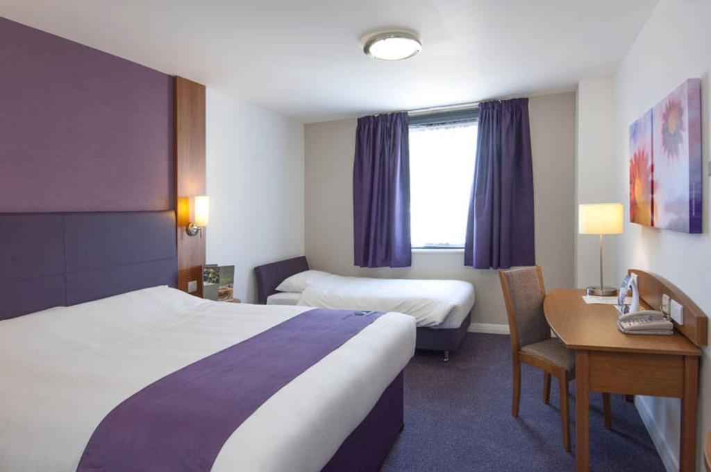 Premier Inn Falkirk East Bilik gambar