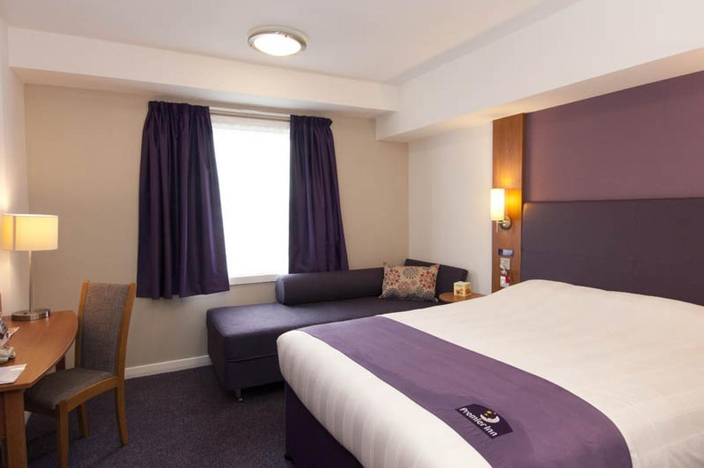 Premier Inn Falkirk East Bilik gambar