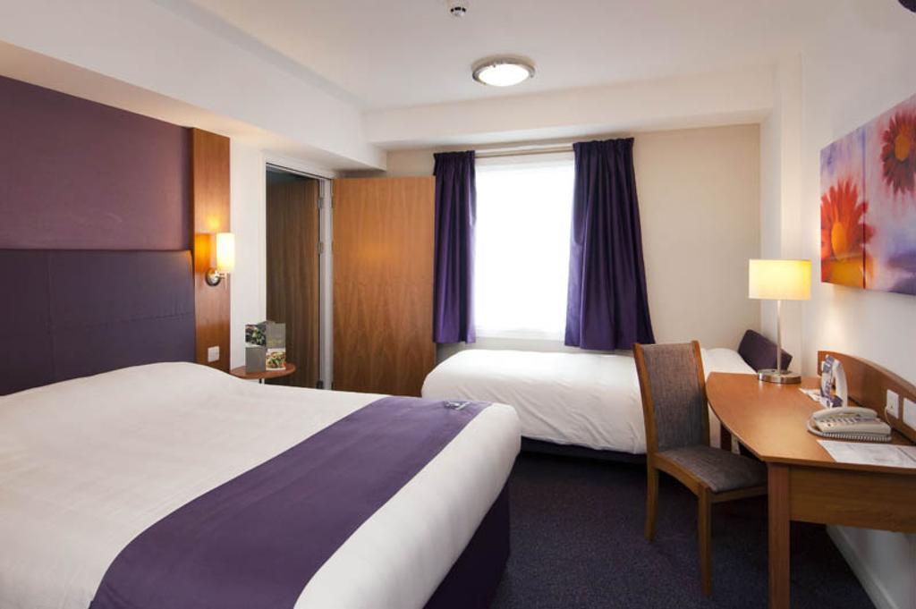 Premier Inn Falkirk East Bilik gambar